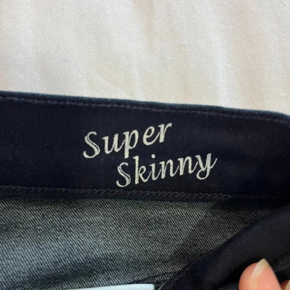 Henry & Belle | Dark Wash Super Skinny Mid Rise Denim Jeans | Size 26 - Picture 5 of 8